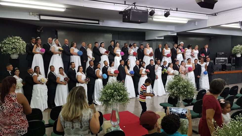 Casamento Solidário marca a união de diversos casais