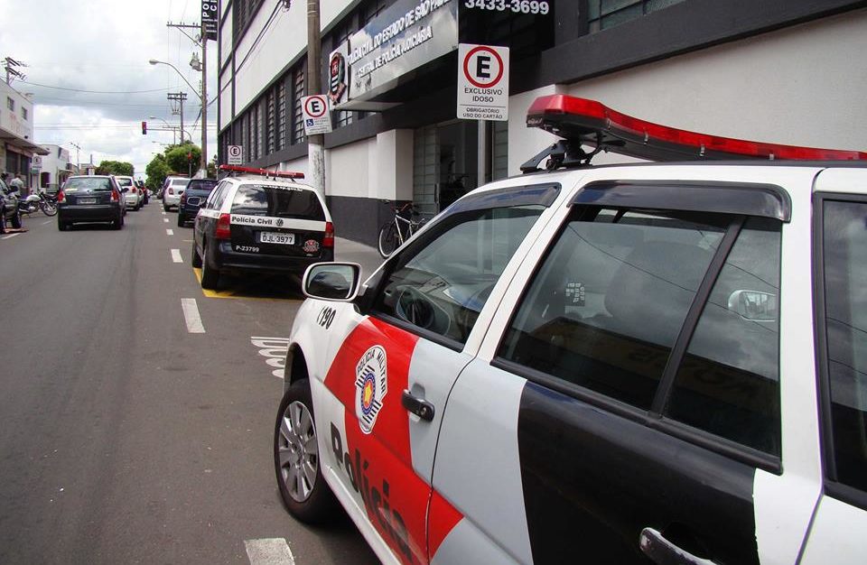 Entregador é detido por desacato contra policiais