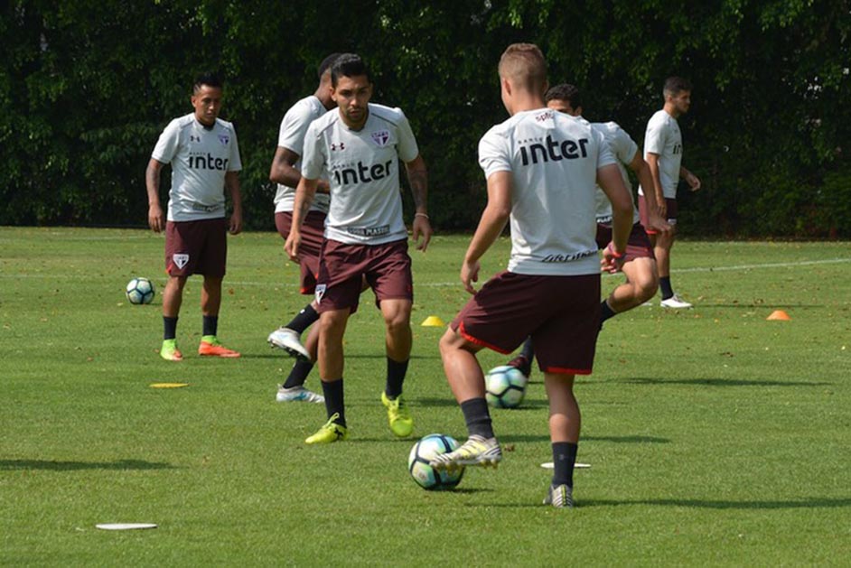 Muricy visita CT do São Paulo e conversa com Dorival