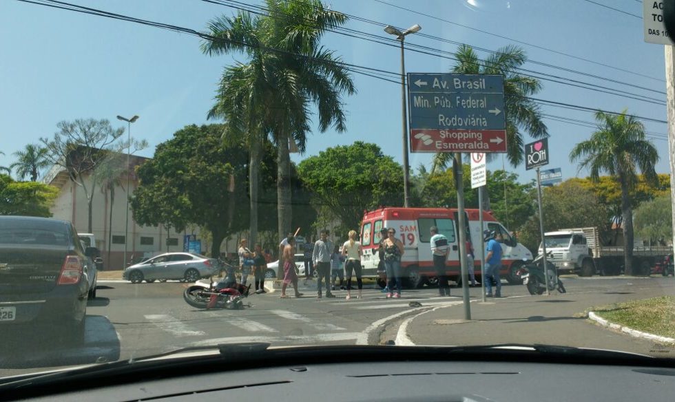 Homem sofre acidente na Avenida das Esmeraldas