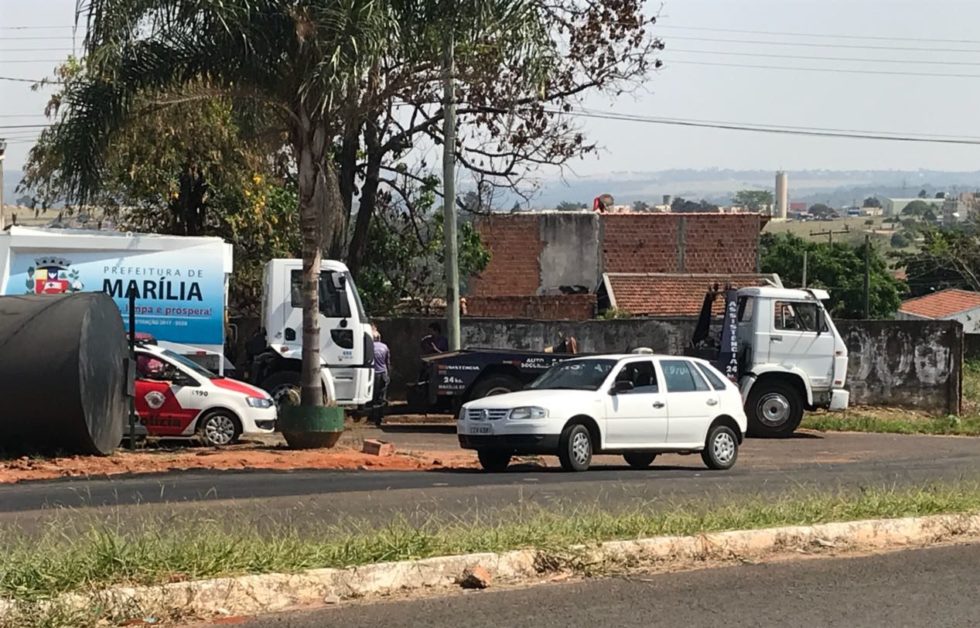 Grávida se fere em acidente com caminhão de lixo