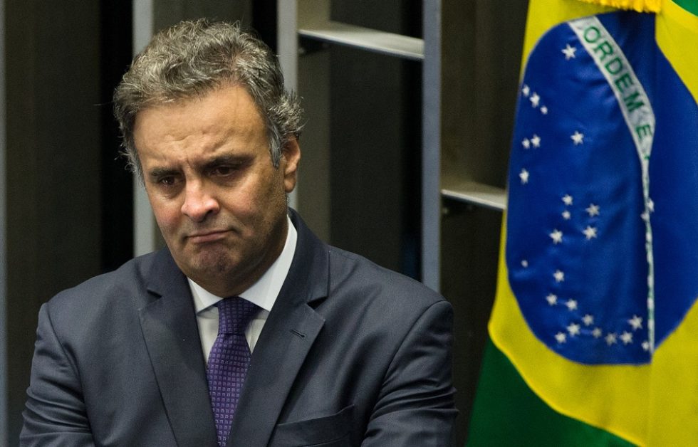 STF afasta Aécio e proíbe saídas noturnas