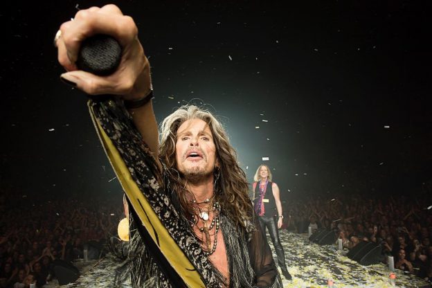 Steven Tyler sofreu convulsão após show em SP, diz jornal