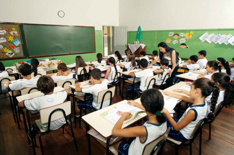 Brasil está entre os que menos gastam com ensino