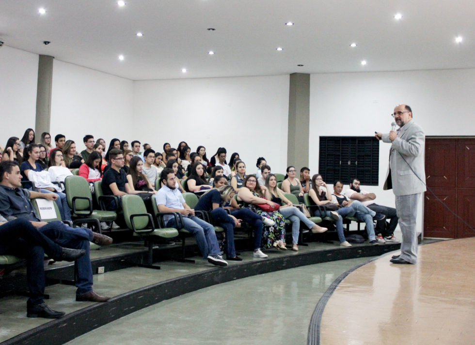 Unimar comemora Dia do Farmacêutico com palestra