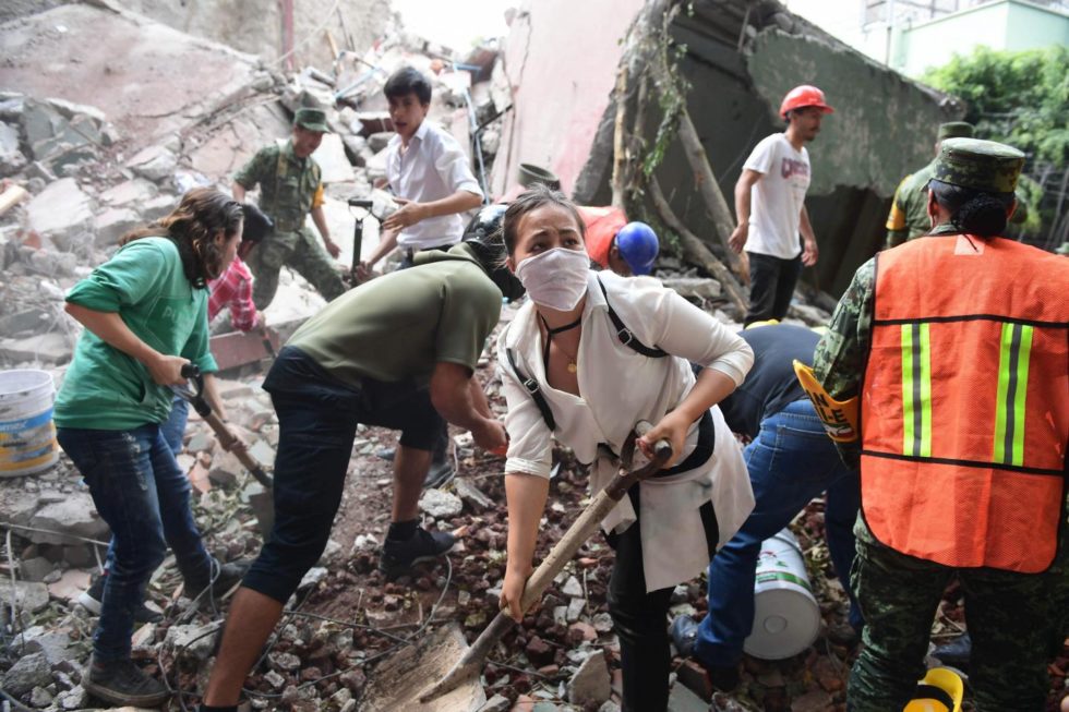 Número de mortos em terremoto é revisado para 217