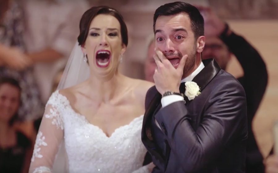 Thiaguinho ‘invade’ casamento de fãs para cantar