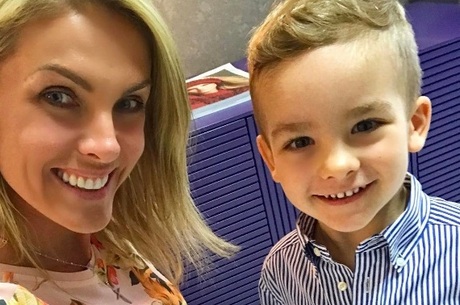 Ana Hickmann responde a seguidora que xingou seu filho