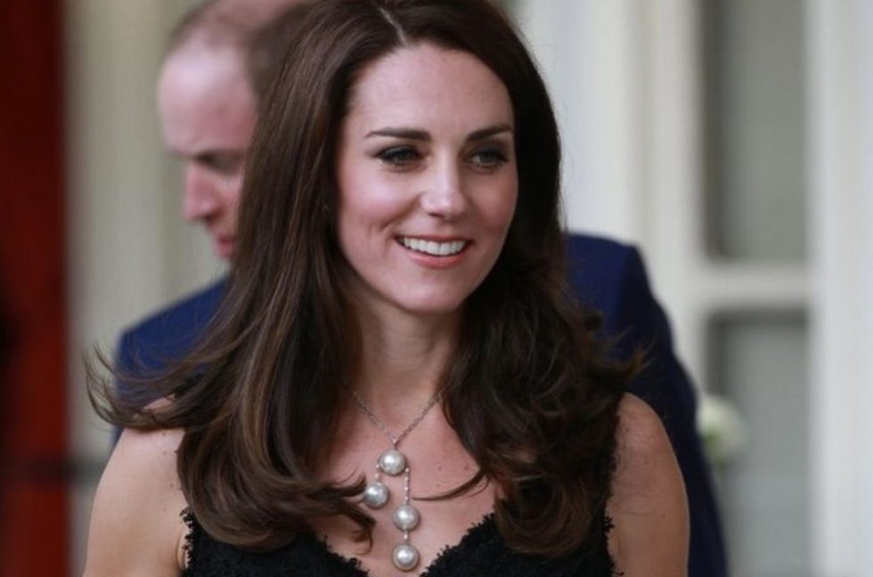 Kate Middleton não usa esmaltes coloridos em público