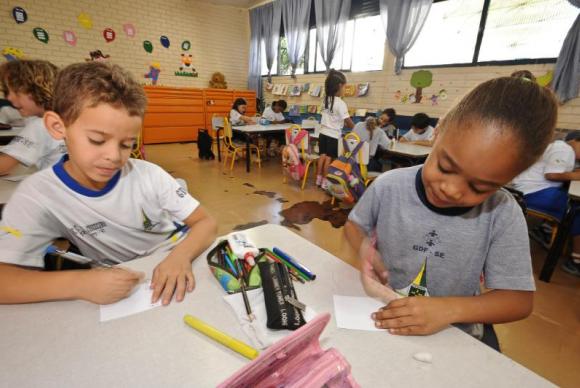 Brasil deve reduzir desigualdades na educação, diz estudo