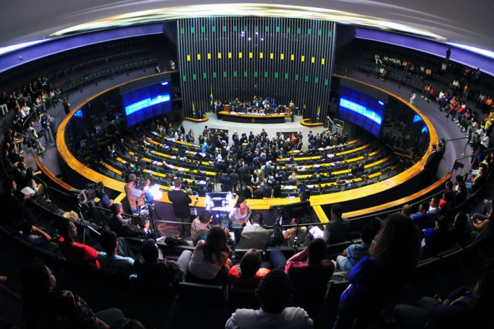 Deputados querem votar Previdência mais enxuta