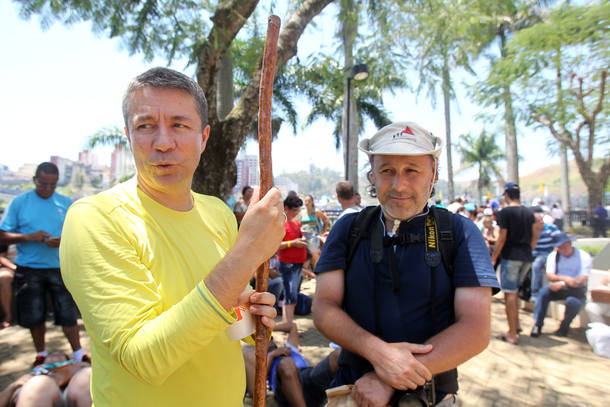 Professor caminha 135 km até Aparecida