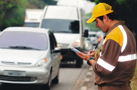 Lei permite atribuir multa ao condutor habitual do veículo