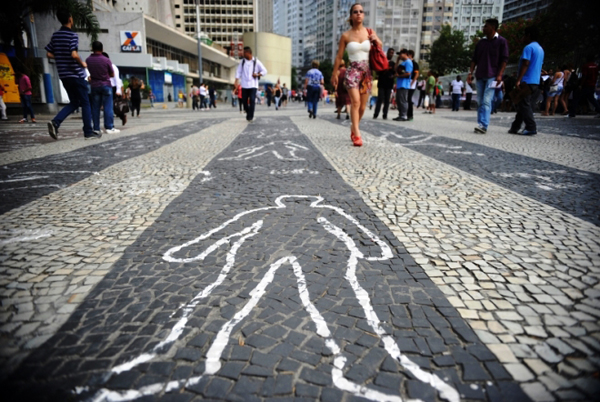 Brasil tem recorde de assassinatos, com 171 mortes por dia