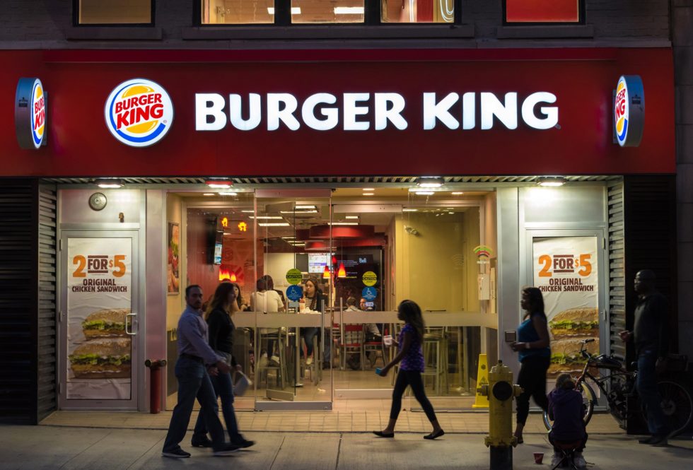 Burger King é condenado por jornada excessiva de trabalho