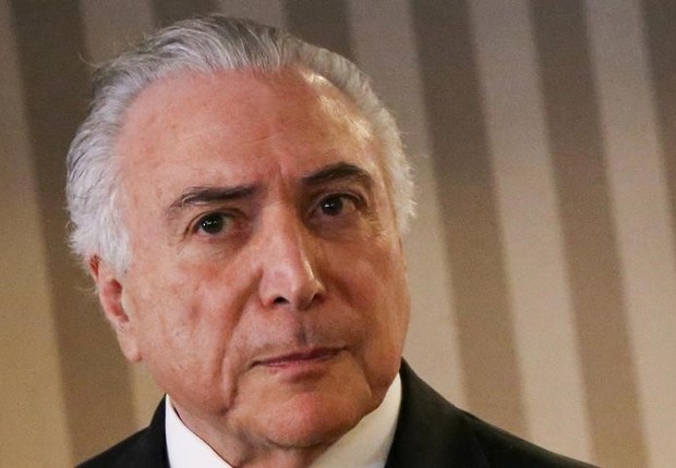 Barroso dá mais tempo para PF perguntar a Temer