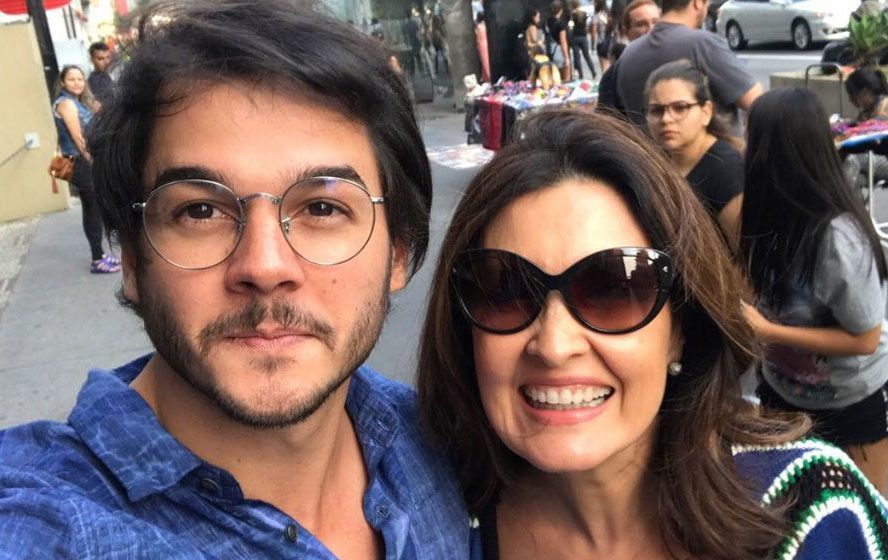 Fátima Bernardes surge com novo namorado