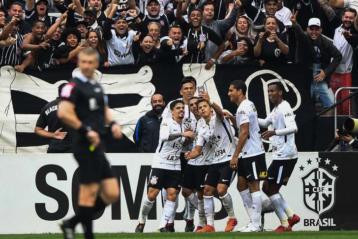 Corinthians vence Palmeiras em jogo eletrizante