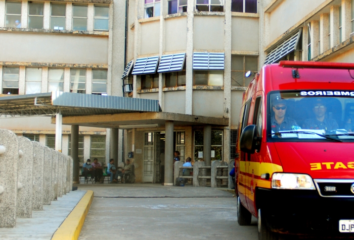 Motociclista atropela idosa e foge sem prestar socorro