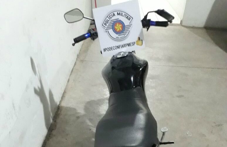 PM prende dupla após acidente com moto furtada