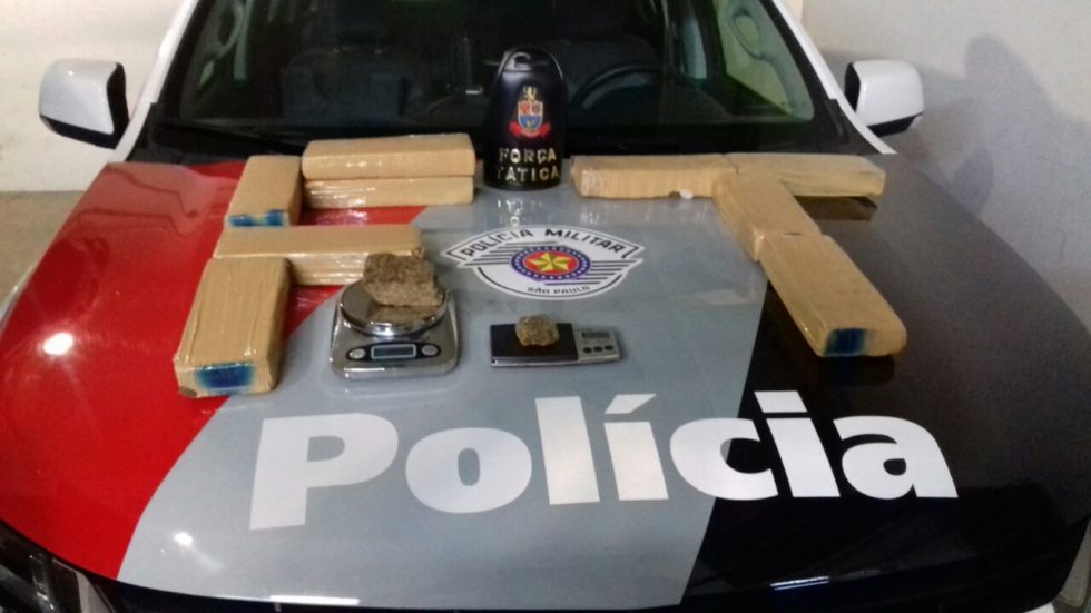 Força Tática apreende maconha em casa no Maracá