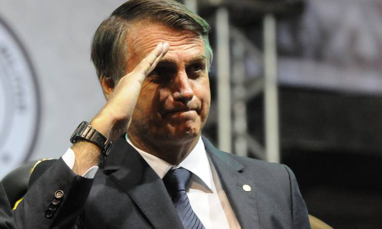 Bolsonaro assina filiação ‘pré-datada’ ao Patriota
