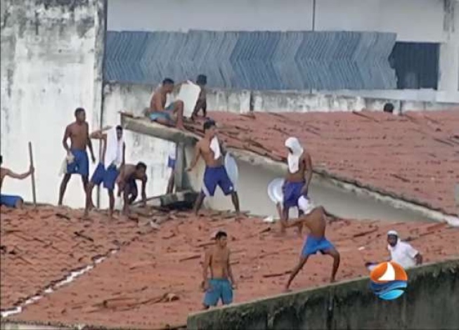 Presos tiveram de comer olhos humanos em Manaus