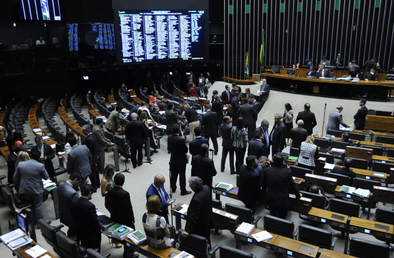 Câmara aprova texto-base da MP do novo Fies