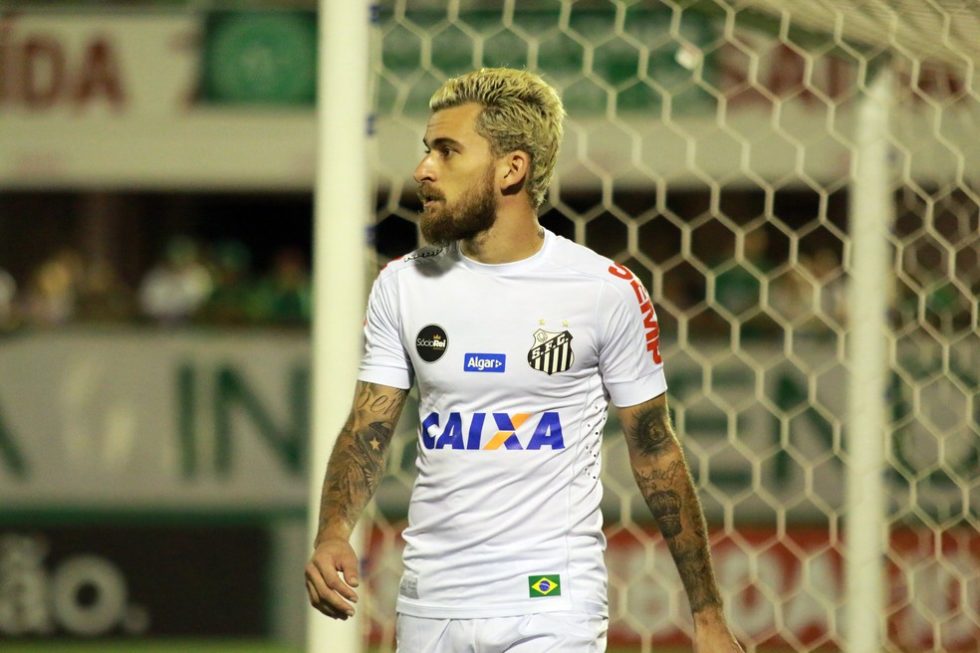 Lucas Lima comunica saída ao Santos