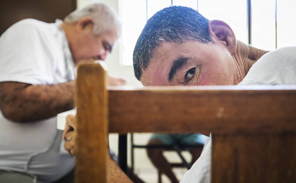 Comissão vota mudanças na política de saúde mental