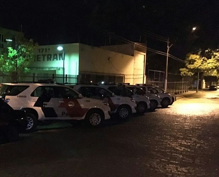 Polícia detém cinco pessoas por estupro e furto