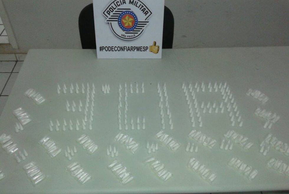 PM apreende meio quilo de cocaína na Vila Barros