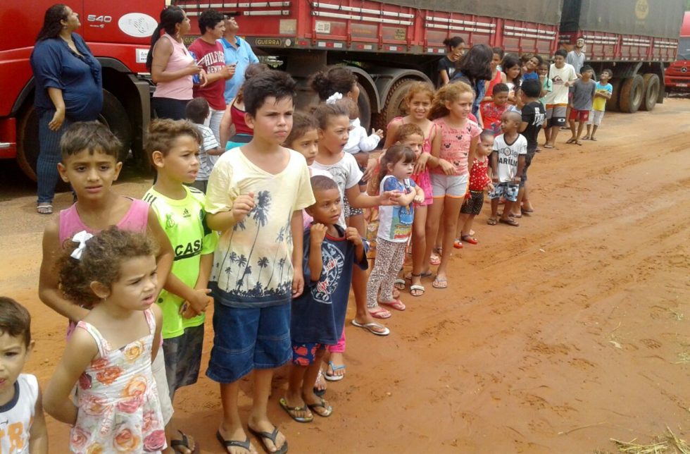 Motociclistas distribuem presentes em Marília