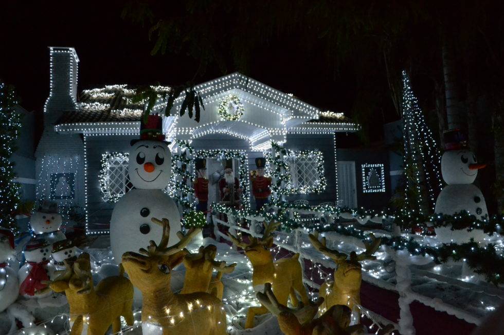 Famosa Casa do Papai Noel de Marília encanta visitantes