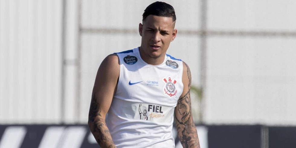 Corinthians oficializa venda de Guilherme Arana