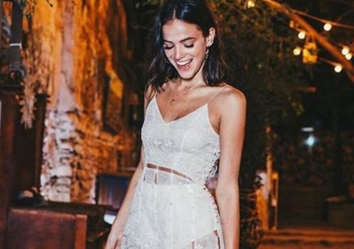 Marquezine usa vestido de noiva em festa de réveillon