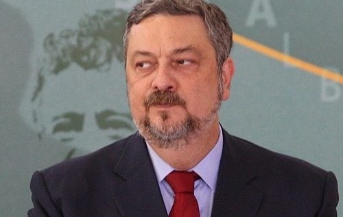 Palocci diz querer colaborar, mas silencia sobre ‘Lula’