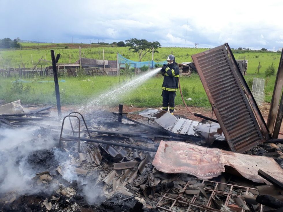 Incêndios mobilizam bombeiros e deixam prejuízo