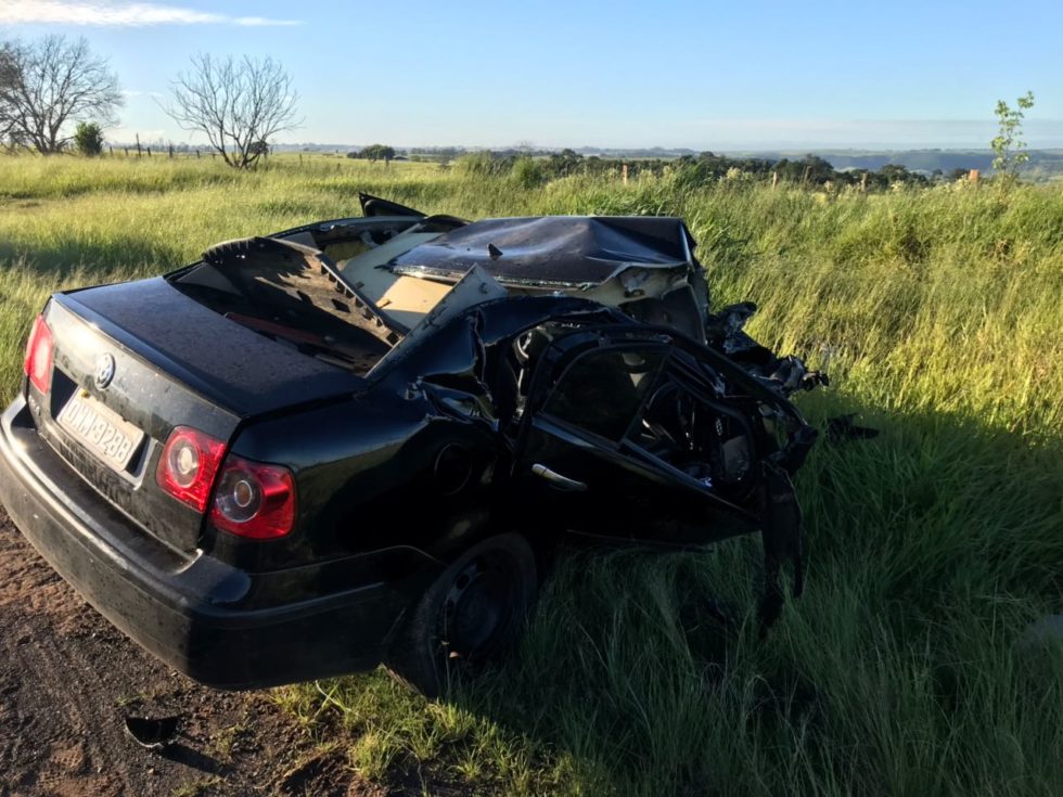 Grave acidente deixa feridos na rodovia SP-294