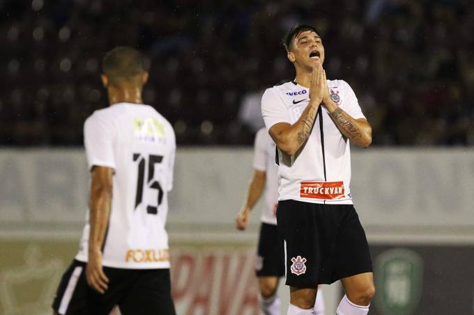 Corinthians para no Avaí e é eliminado da Copinha