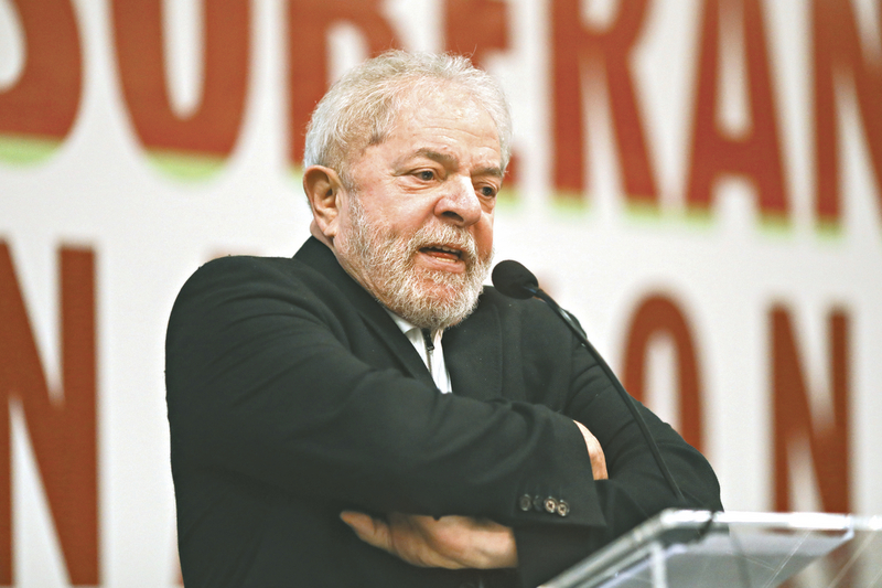 Advogado pede que passaporte de Lula seja recolhido