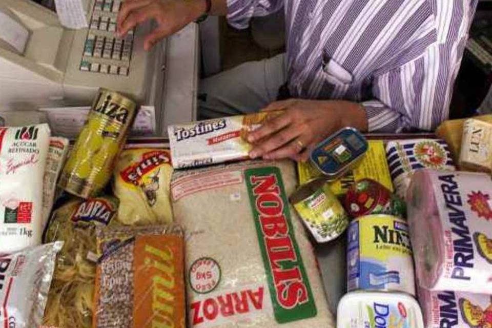 Preço da cesta básica cai em 21 capitais