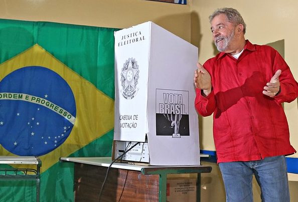 Para 53% dos brasileiros, Lula deveria ser preso