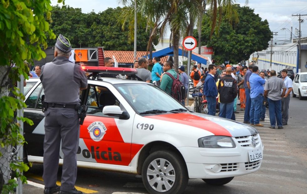 Presos do semiaberto furtam carro da Prefeitura