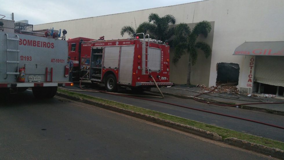 Incêndios atingem mercado e conveniência