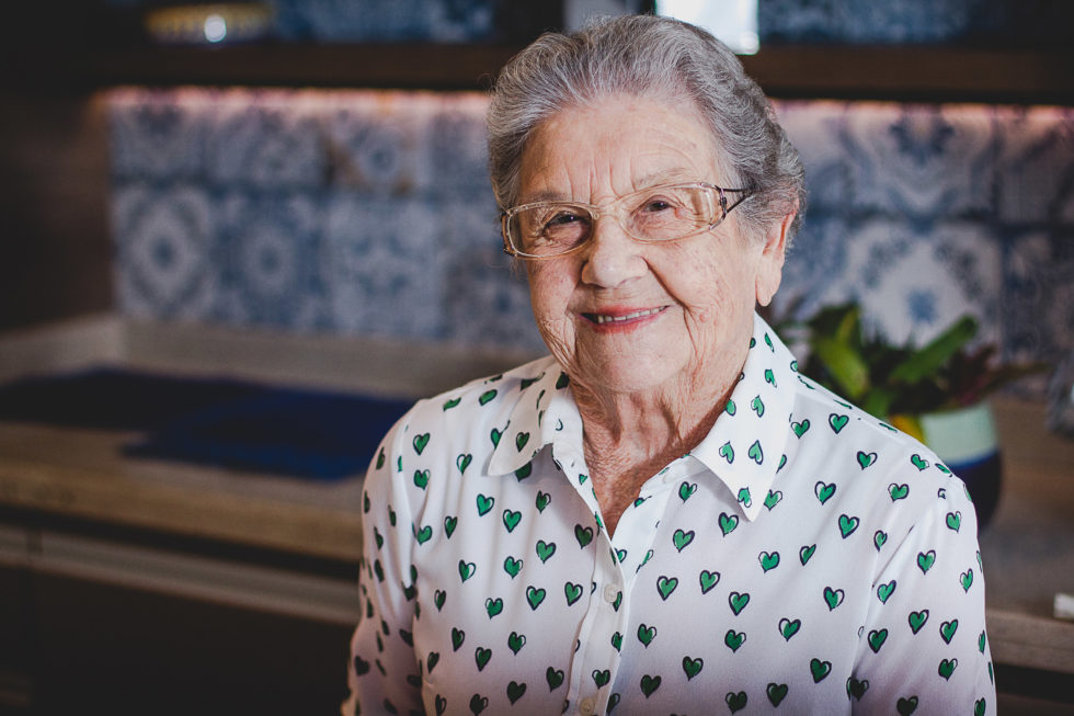 Palmirinha chora em programa da TV Gazeta