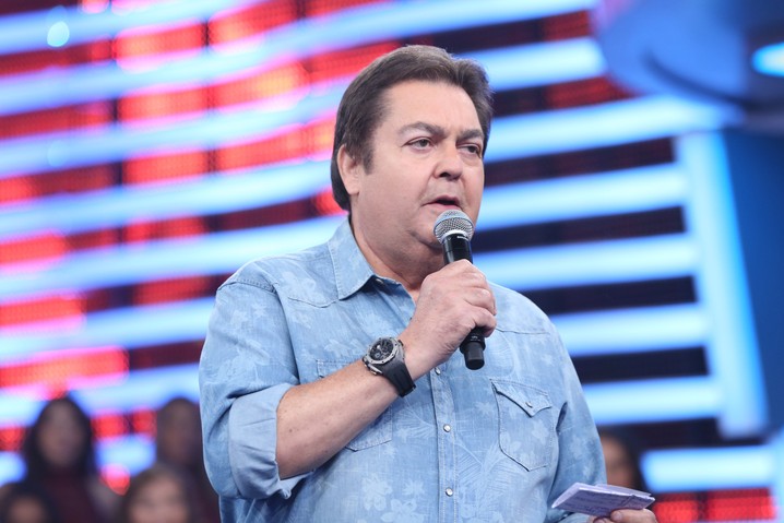 Faustão volta a apresentar o ‘Domingão’ ao vivo