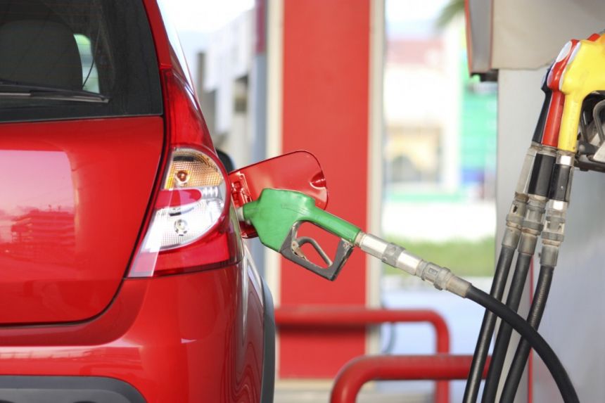 Gasolina recua em 18 Estados e DF, diz ANP