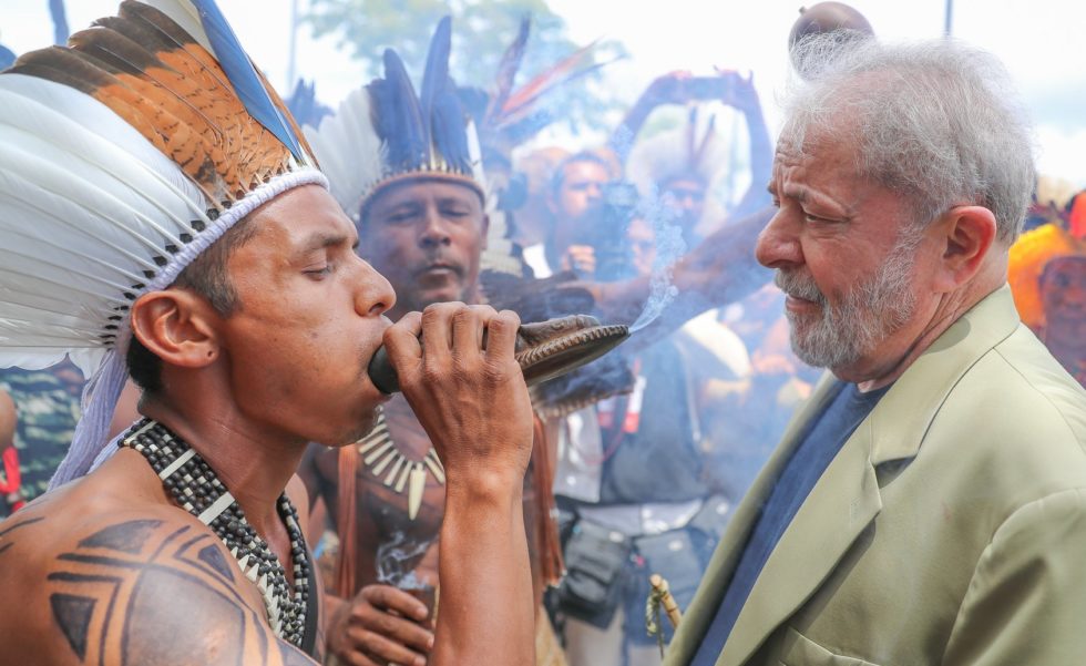 Índios fazem ritual para Lula