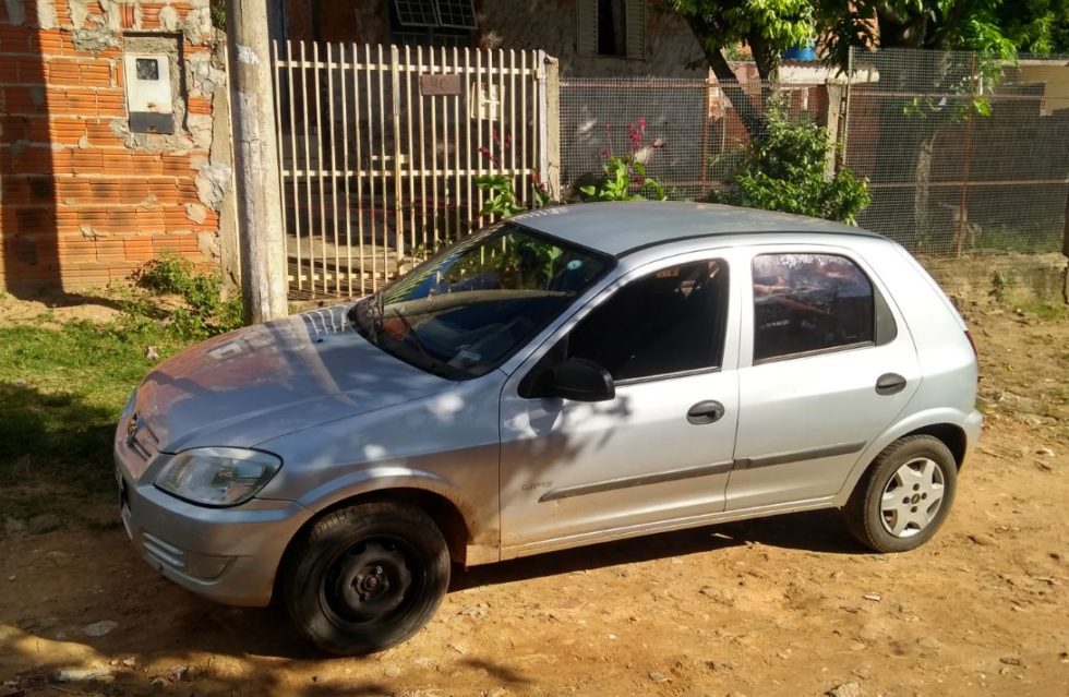 Polícia recupera carro furtado com lavador